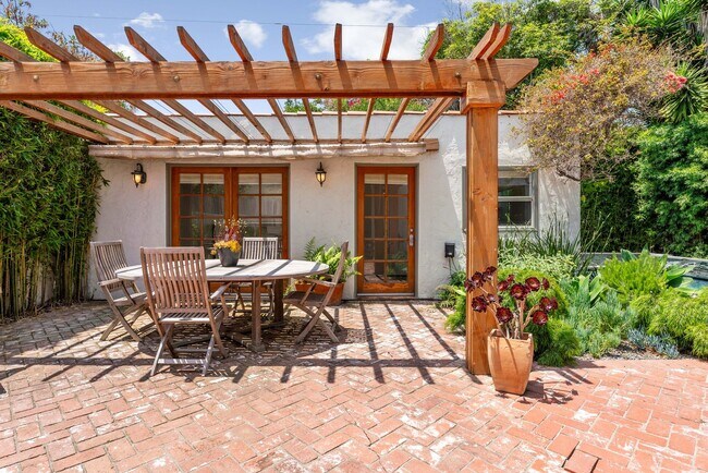 Building Photo - Incredible 4 bd 3 ba home- AVAILABLE SOON