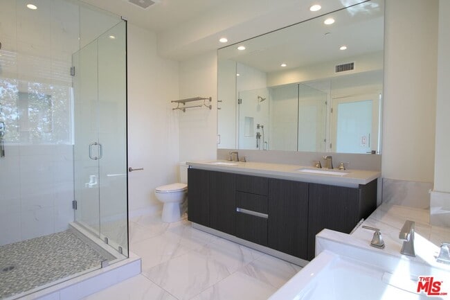 Building Photo - 11733 Missouri Ave