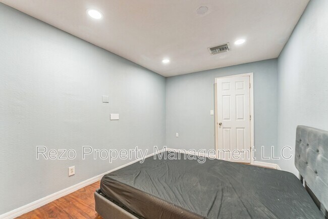 Building Photo - 465 Rio Grande Ln
