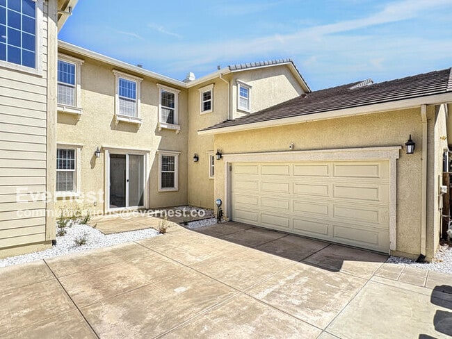 Building Photo - 246 W Recreo Way