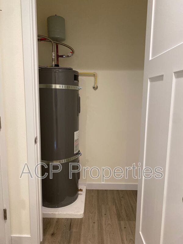 Building Photo - 2284 Brome St