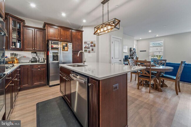 Building Photo - This beautiful 3 bed 2.5 bath 2-story condo provides a grand feeling with tall ceilings & over 16...