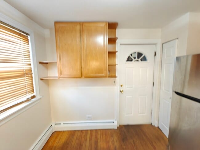 Building Photo - 7555 N Oakley Ave