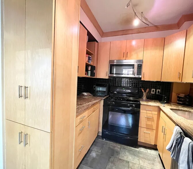 Building Photo - 45 Hemenway St