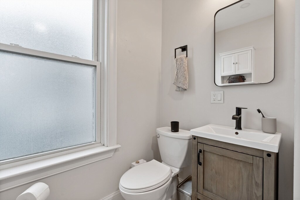 Building Photo - 12 Colebrook St