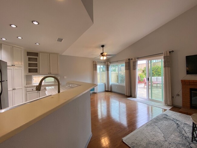 Building Photo - Beautiful Single Story Home in Shadow-Ridge!