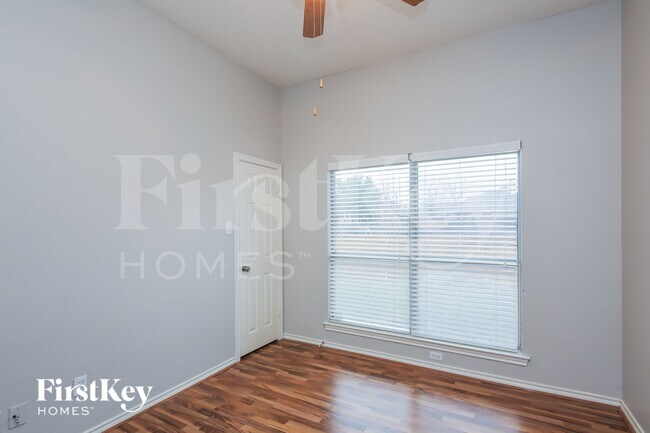 Building Photo - 136 Woodcreek Dr