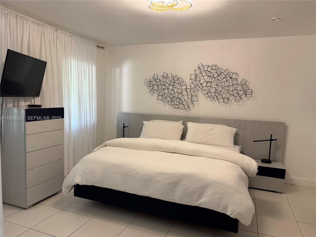 Building Photo - 1301 Grouper Dr