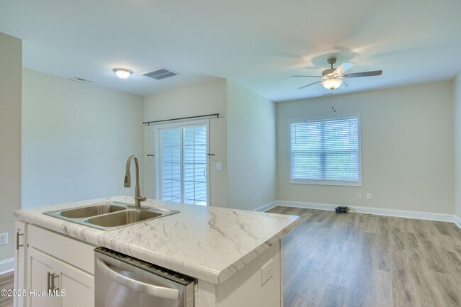 Building Photo - 329 S Stingray Ln