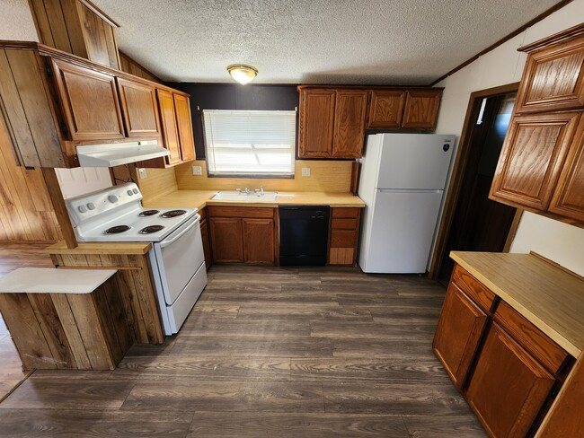 Building Photo - 10916 County Rd 1515