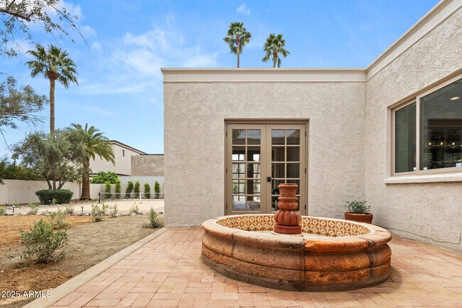 Building Photo - 7001 E Thunderbird Rd