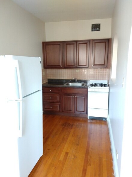 Building Photo - 1140 W Morse Ave