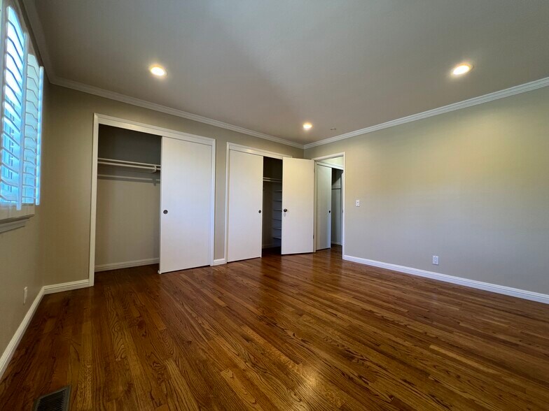Building Photo - 1159 Runnymede Dr
