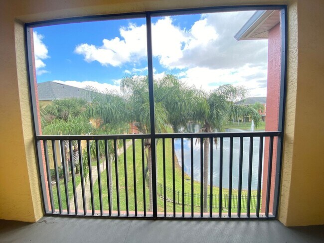 Building Photo - 1 Bedroom / 1 Bath Condo in Gated Community.