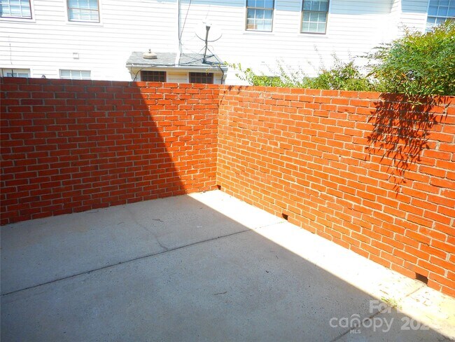 Building Photo - 10921 Hunter Trail Ln