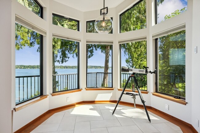 Building Photo - Stunning 3,146 Sq. Ft. Olympia Waterfront ...