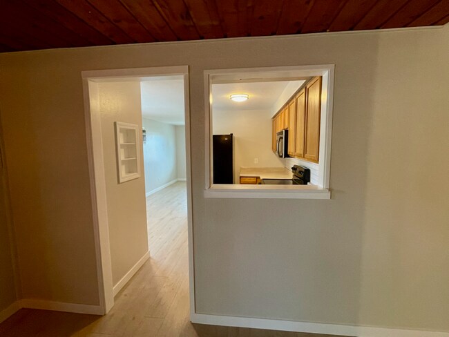 Building Photo - 722 S Kcid Rd