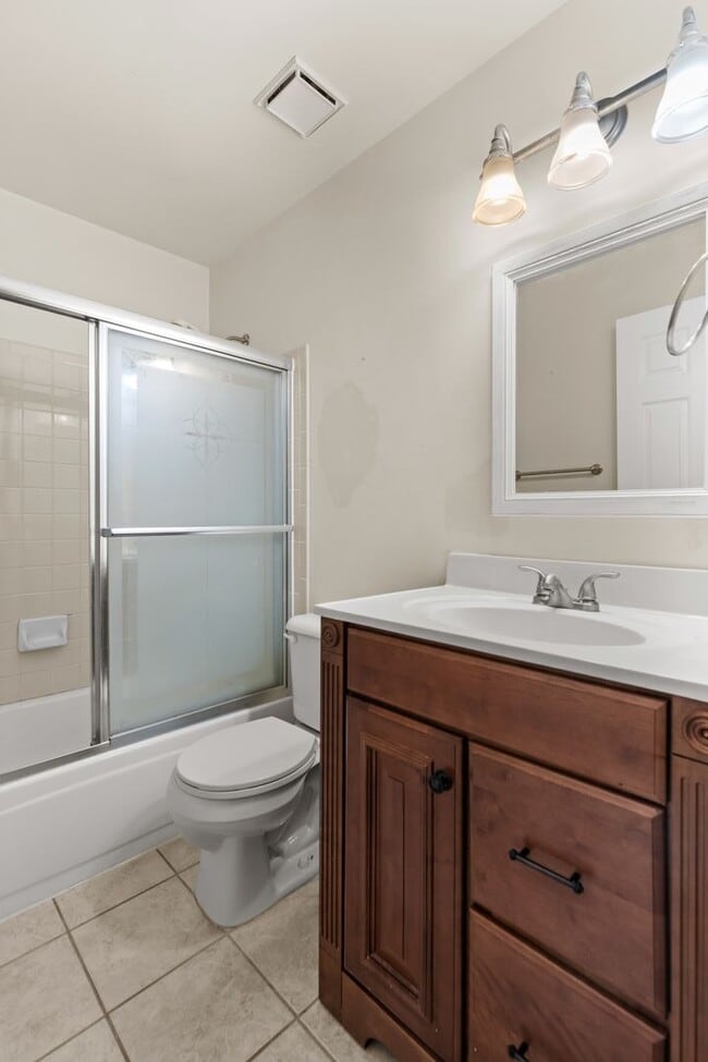 Building Photo - 1620 Dahlia Ct
