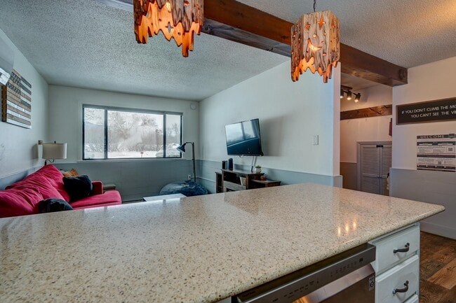 Building Photo - 46 Linderhof Golf Course Rd