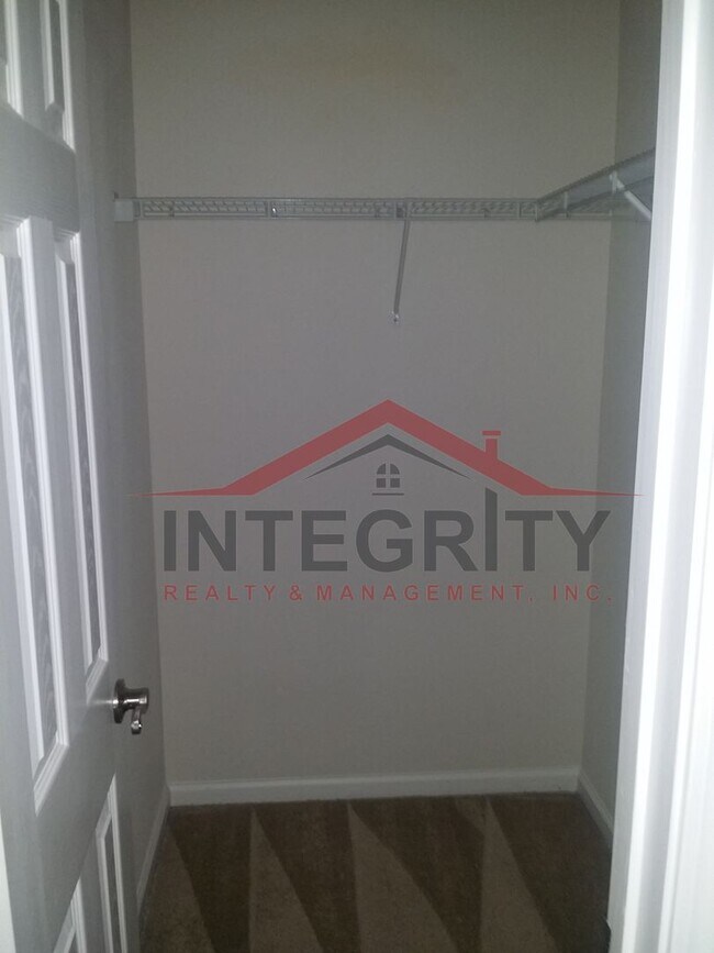 Building Photo - 2 bed/2 bath townhome in Timothy Landing