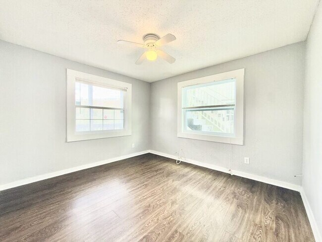 Building Photo - 1138 30th St S