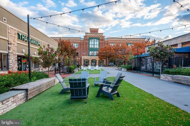 Building Photo - 92 Chevy Chase St