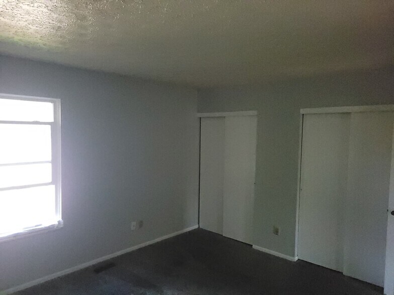 Building Photo - 872 Upholland Ln