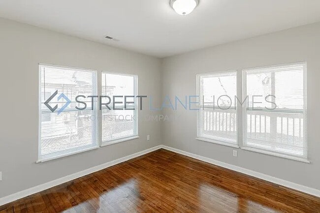 Building Photo - 3237 Beech Ave SW