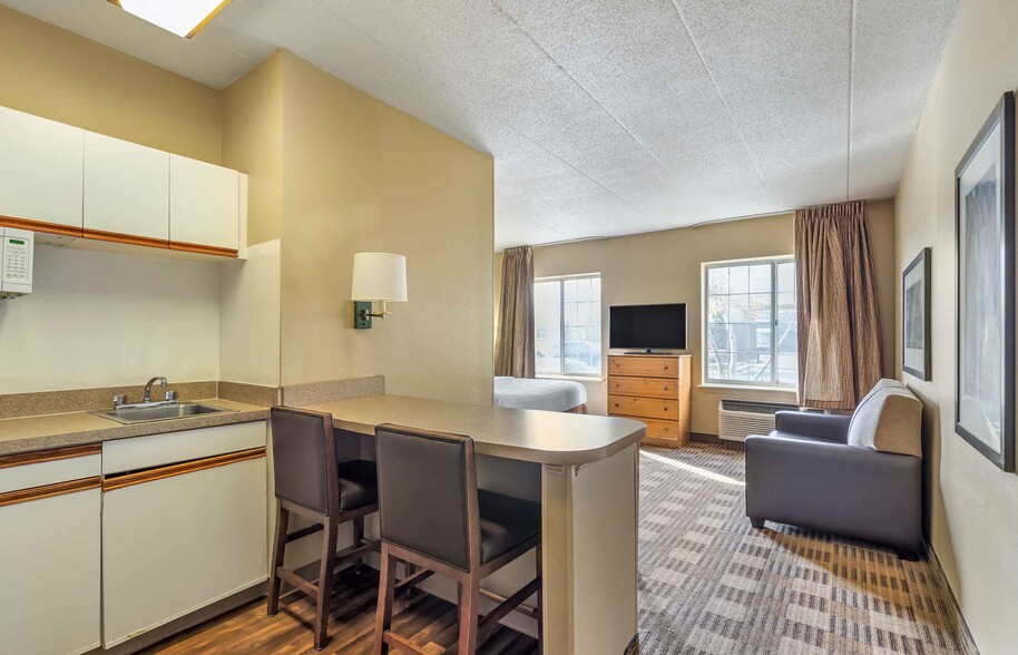 Building Photo - Furnished Studio-Chicago - Lombard - Oak B...