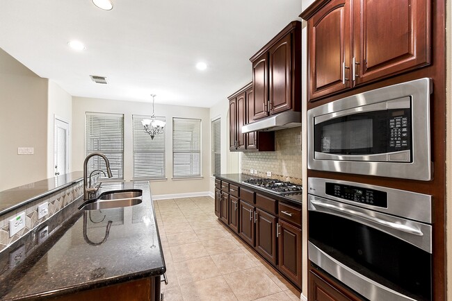 Building Photo - 28514 Hayden Park Dr