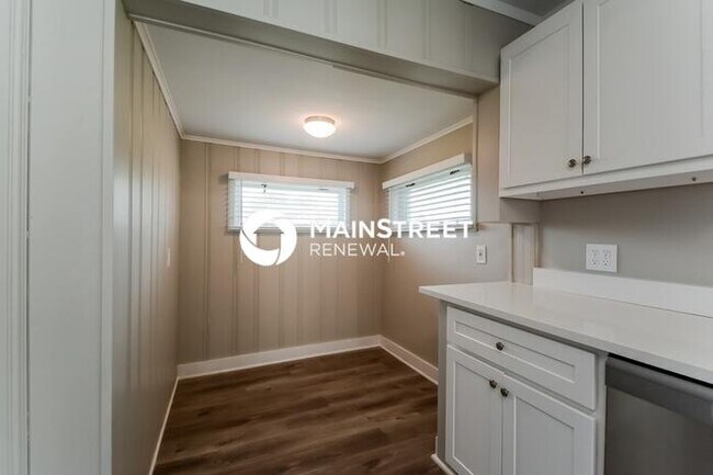 Building Photo - 4 Bedroom Pet-Friendly Home in CRYSTAL CITY, MO with Main Street Renewal