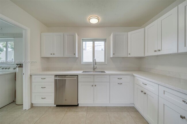 Building Photo - 9557 SW 40th Terrace