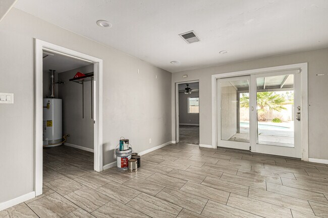 Building Photo - 1310 W Romo Jones St