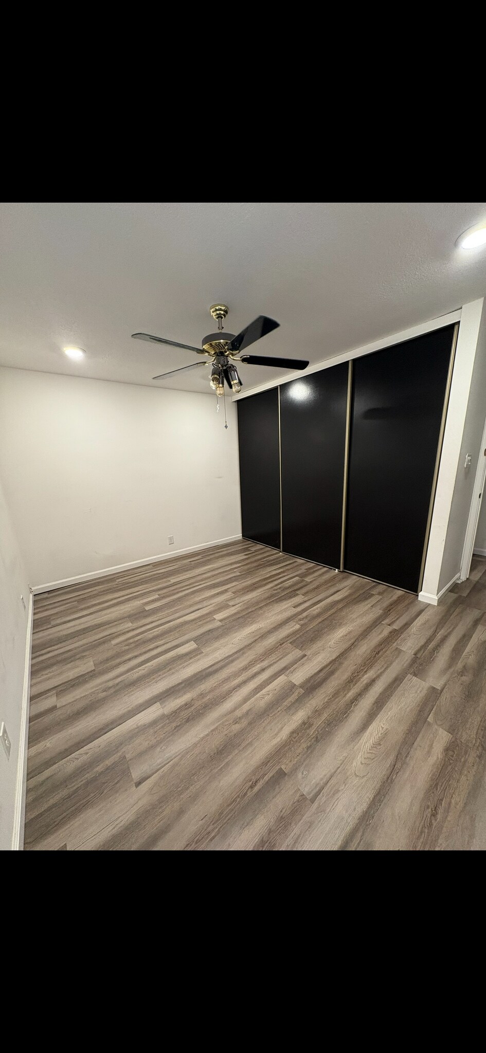 Building Photo - 303 Roundtree Ct