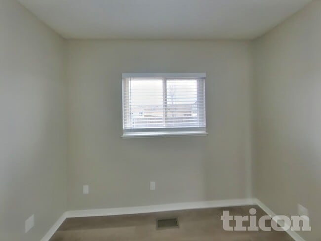 Building Photo - 6625 Bear Tooth Dr