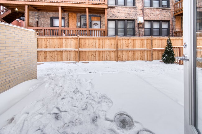 Building Photo - 4637 N Ashland Ave