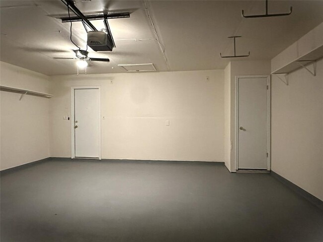 Building Photo - 610 Riverway Ln