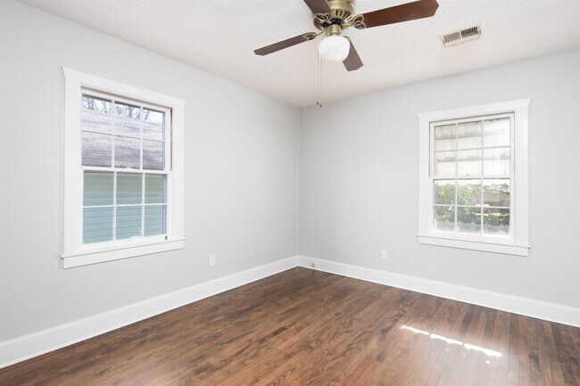 Building Photo - 1220 Hammond Ave