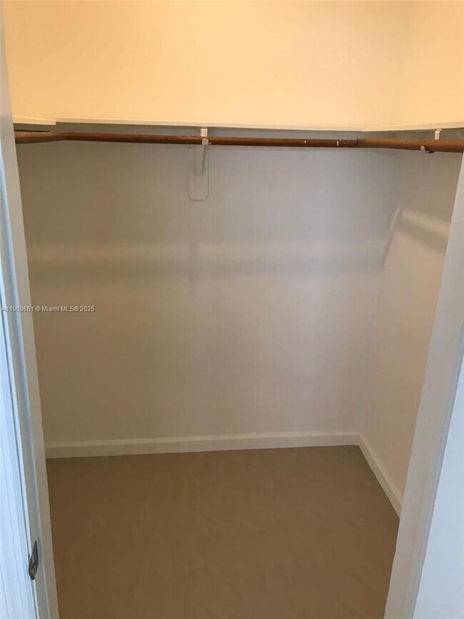 Building Photo - 1100 W 35th St