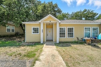 Building Photo - Cozy 2 Bed 1 Bath Duplex in Little Elm!