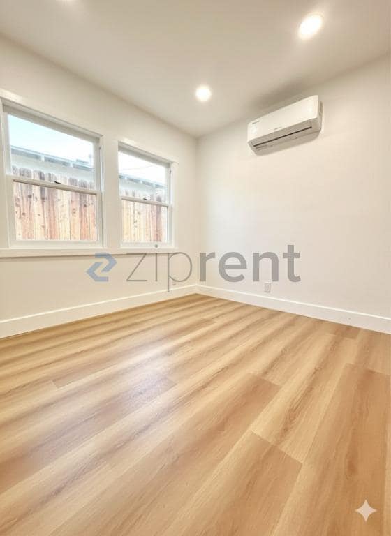 Building Photo - 854 Orange Ave