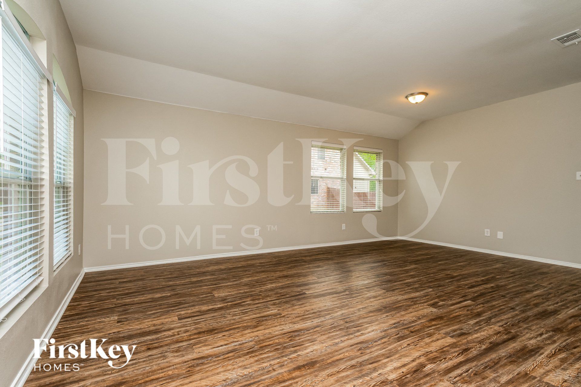 Building Photo - 3908 Windy Point Dr