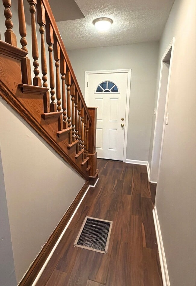 Building Photo - Arcade Ave.