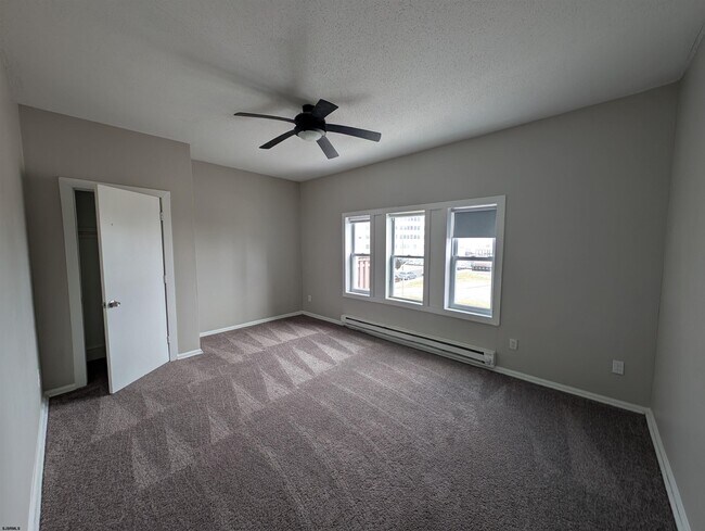 Building Photo - 207 Oriental Ave