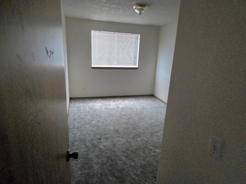 Building Photo - 326 Monmouth Ave S