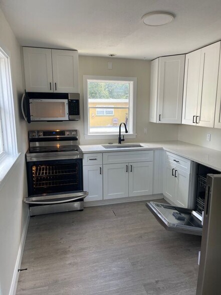 Building Photo - 811 Lotus Path