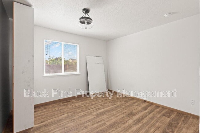 Building Photo - 43 S Newberry Way