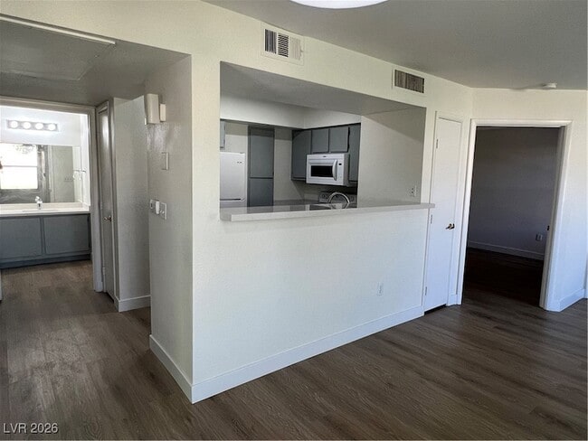 Building Photo - 1150 N Buffalo Dr