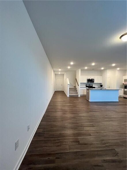 Building Photo - 6075 Handley Dr