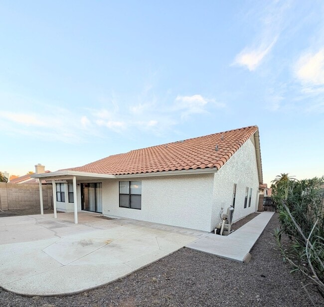 Building Photo - AVAILABLE NOW IN GREAT GILBERT LOCATION WITH NO HOA!!!